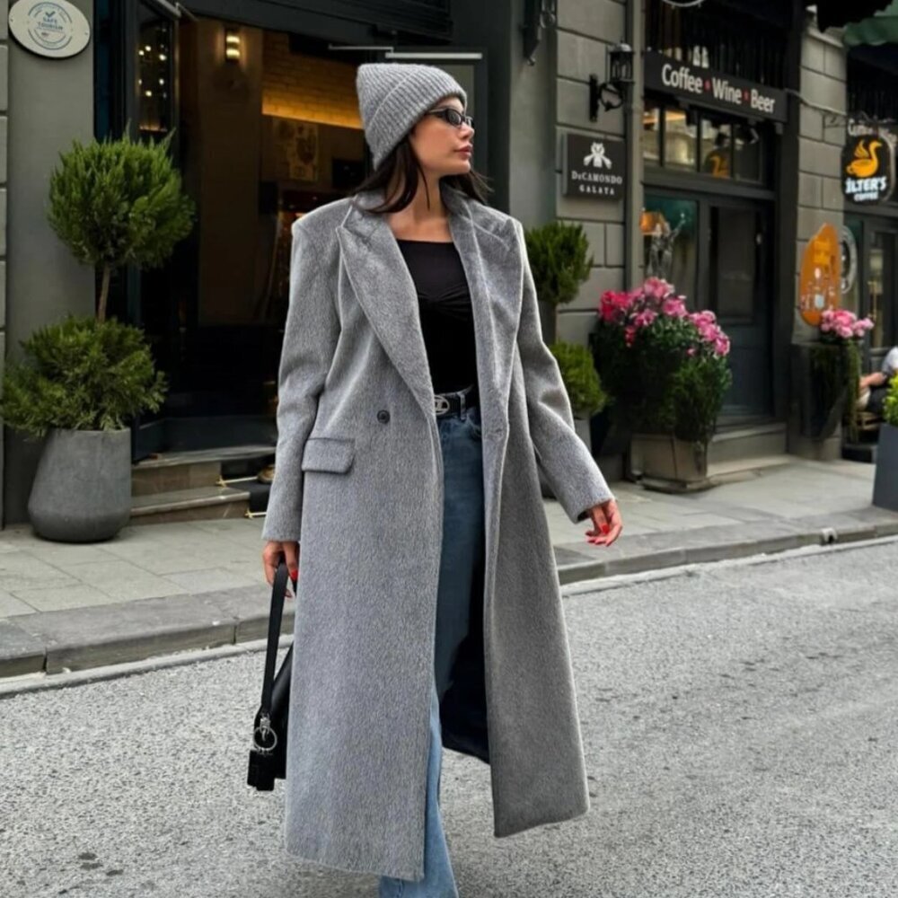 Elegant Oversized Winter Overcoat - Picture 8 of 11